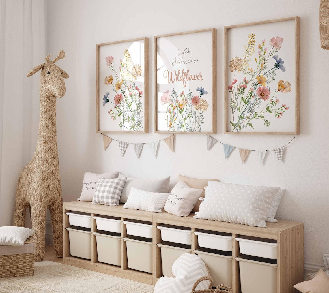 Láminas Boho de Flores Silvestres para Habitación de Bebé, En un campo de rosas ella es una flor silvestre, Flores de Prado para Habitación de Bebé, Decoración Floral para Niña, Flores Pastel Imagen secundaria del producto