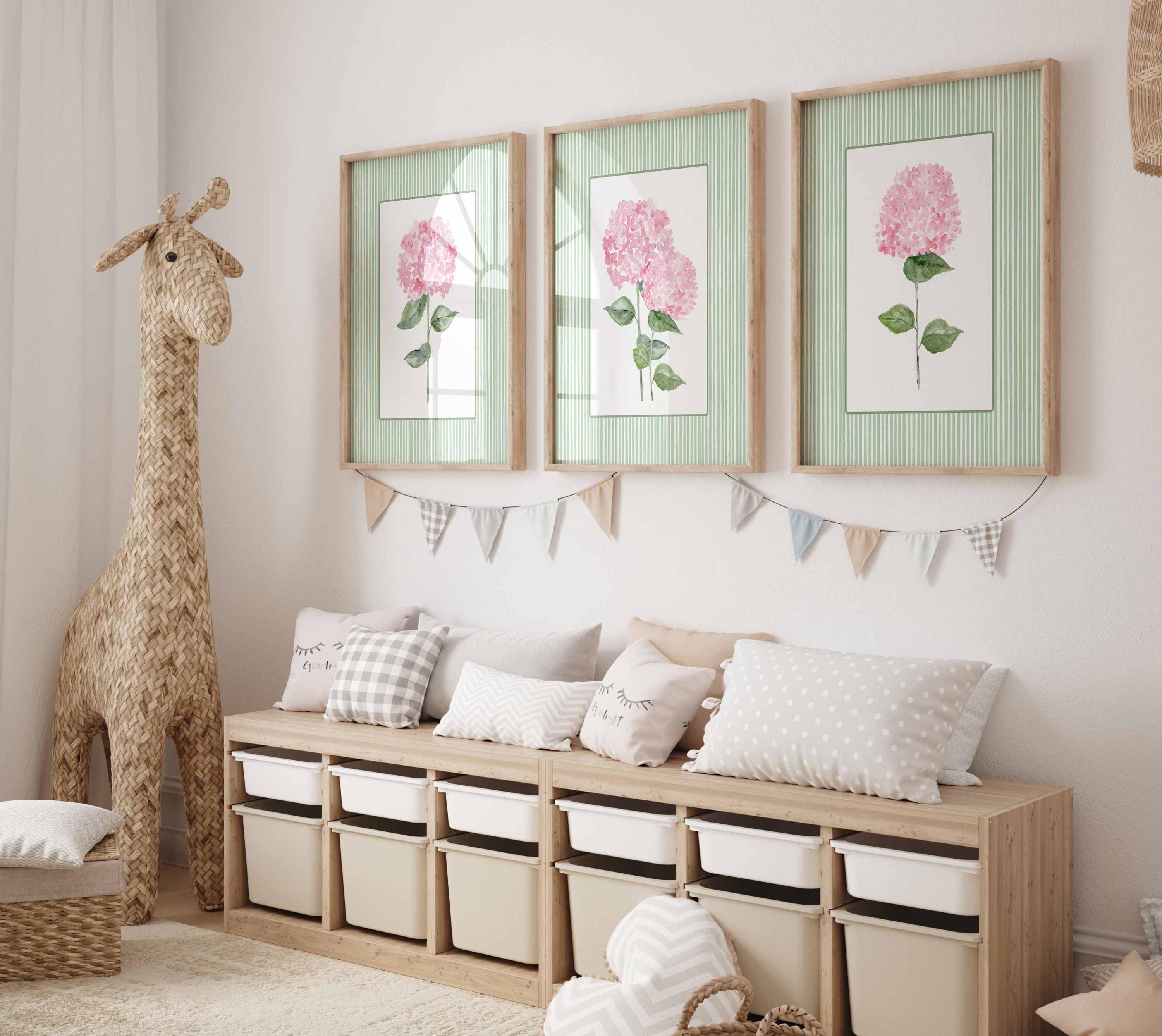 Lámina de hortensias rosas, set de 3 cuadros de pared en rosa y verde, decoración costera a rayas, póster estilo "grandmillennial" para habitación infantil, pintura floral en acuarela Imagen secundaria del producto
