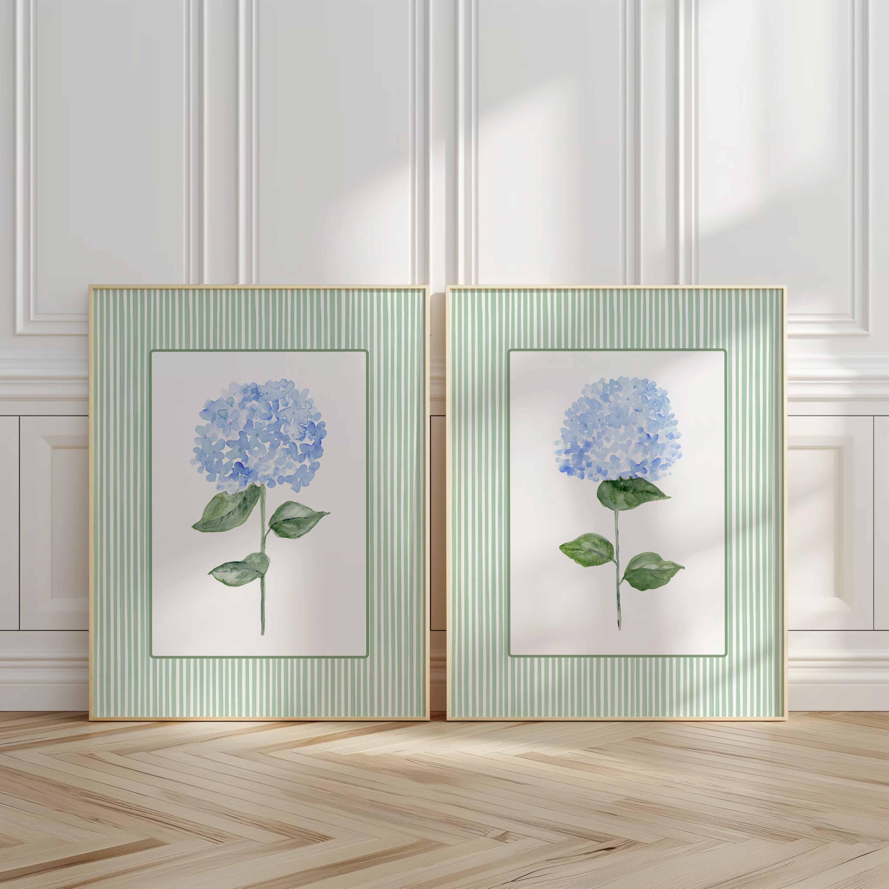 Impressions d'hortensias, lot de 2 décorations murales, décoration côtière, poster floral vert et bleu style « grandmillennial », impressions pour salle de bain, illustrations à rayures pour couloir Image secondaire du produit