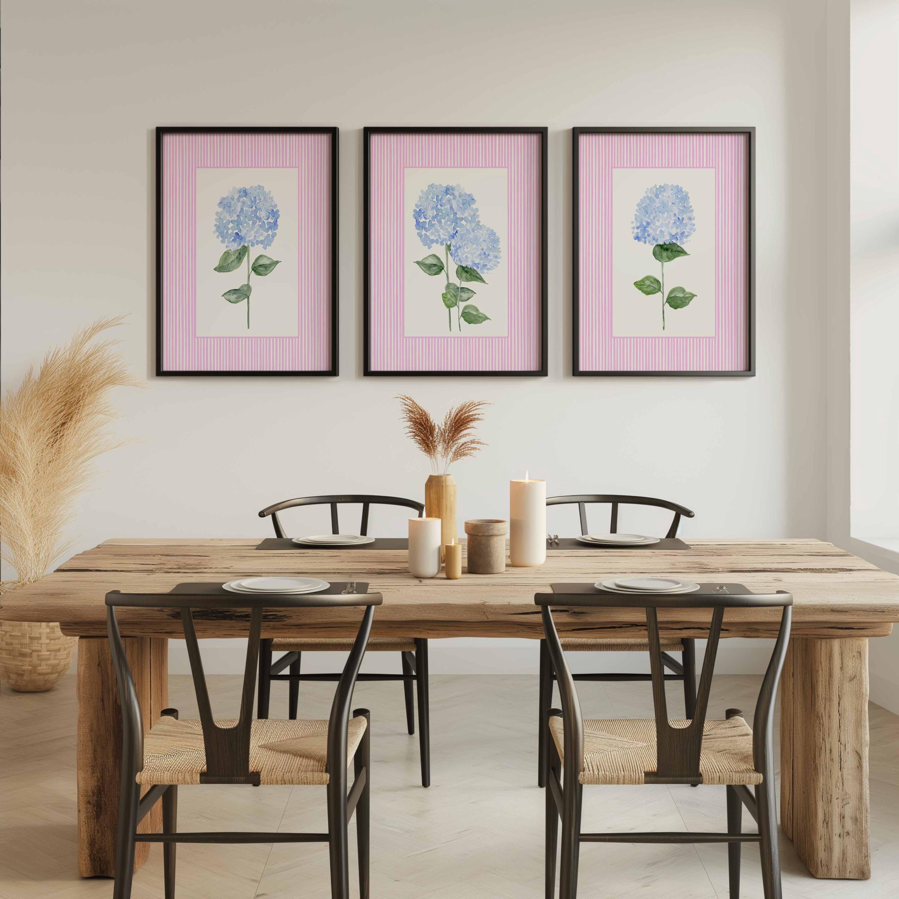 Ensemble d'affiches hortensias, art floral bleu grandmillennial, décoration de salon à rayures roses, art mural pour chambre de bébé, affiches préppy pour chambre de fille Image secondaire du produit