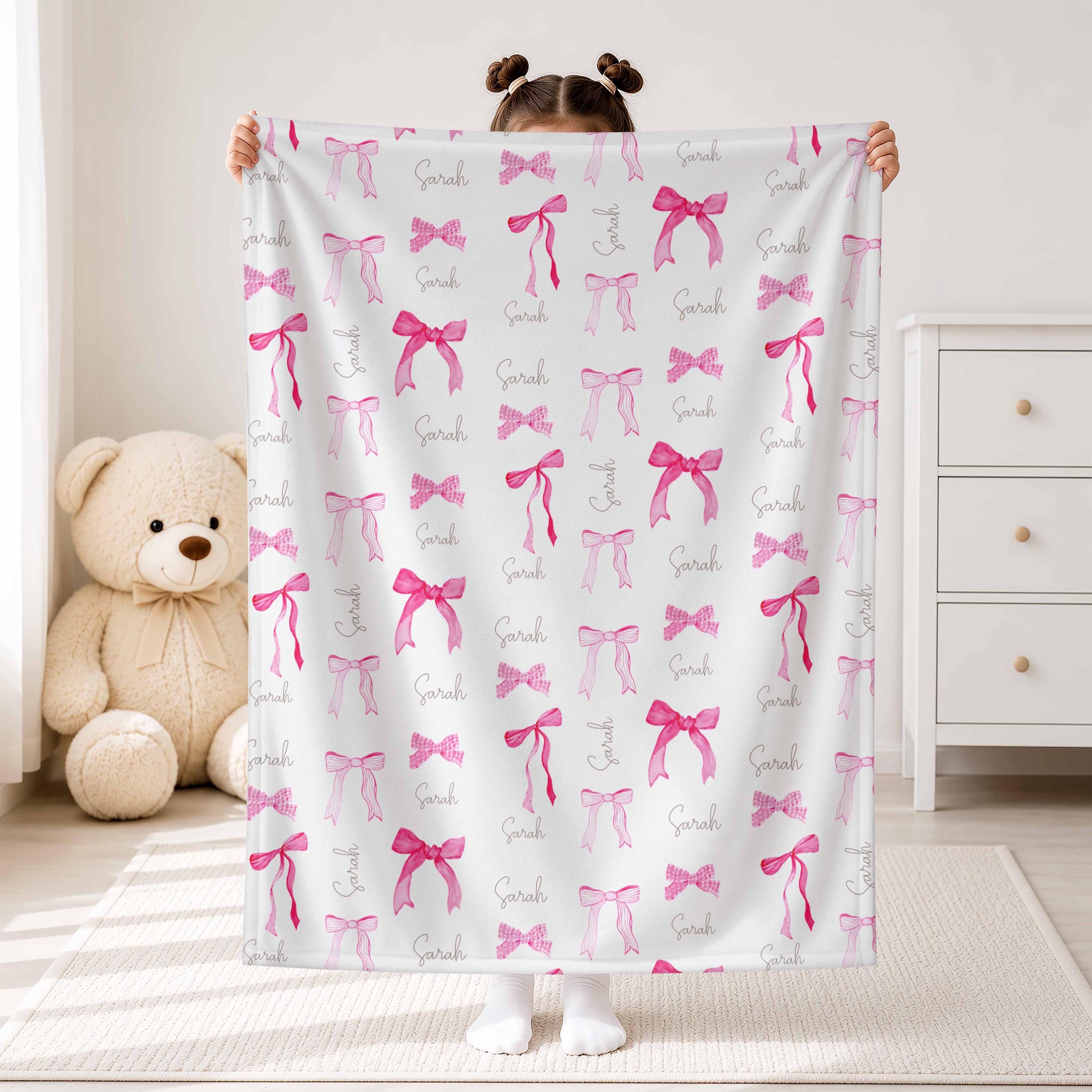 Couverture pour bébé personnalisée avec nœud rose, couverture au prénom personnalisé, couverture pour chambre de fille, cadeau bébé style coquette, cadeau de fête prénatale, décoration de chambre d'enfant Image secondaire du produit