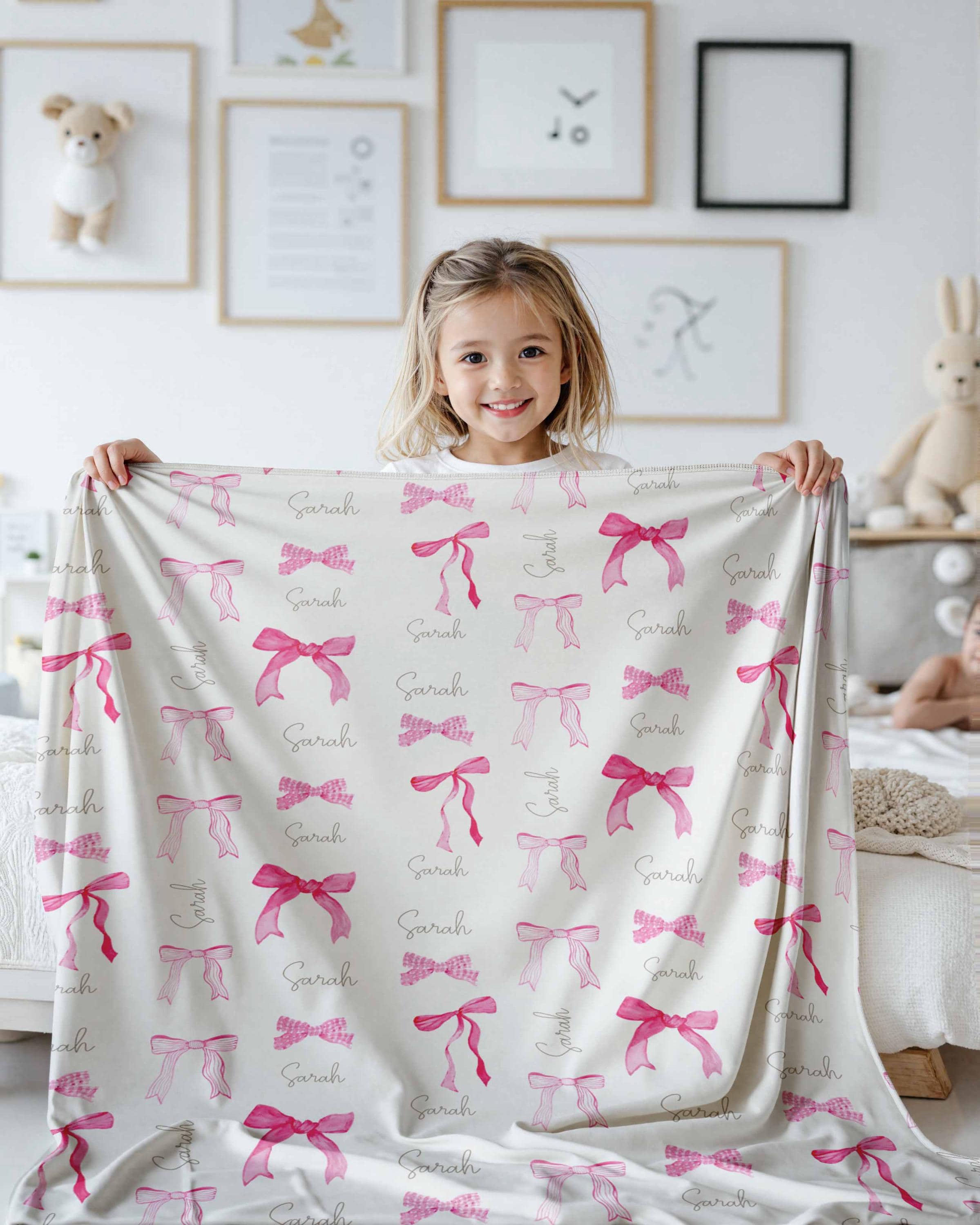 Couverture personnalisée au nom de votre choix, couverture personnalisée avec nœud rose, couverture pour chambre de bébé fille, cadeau bébé style coquette, cadeau de naissance, décoration pour chambre d'enfant Image secondaire du produit