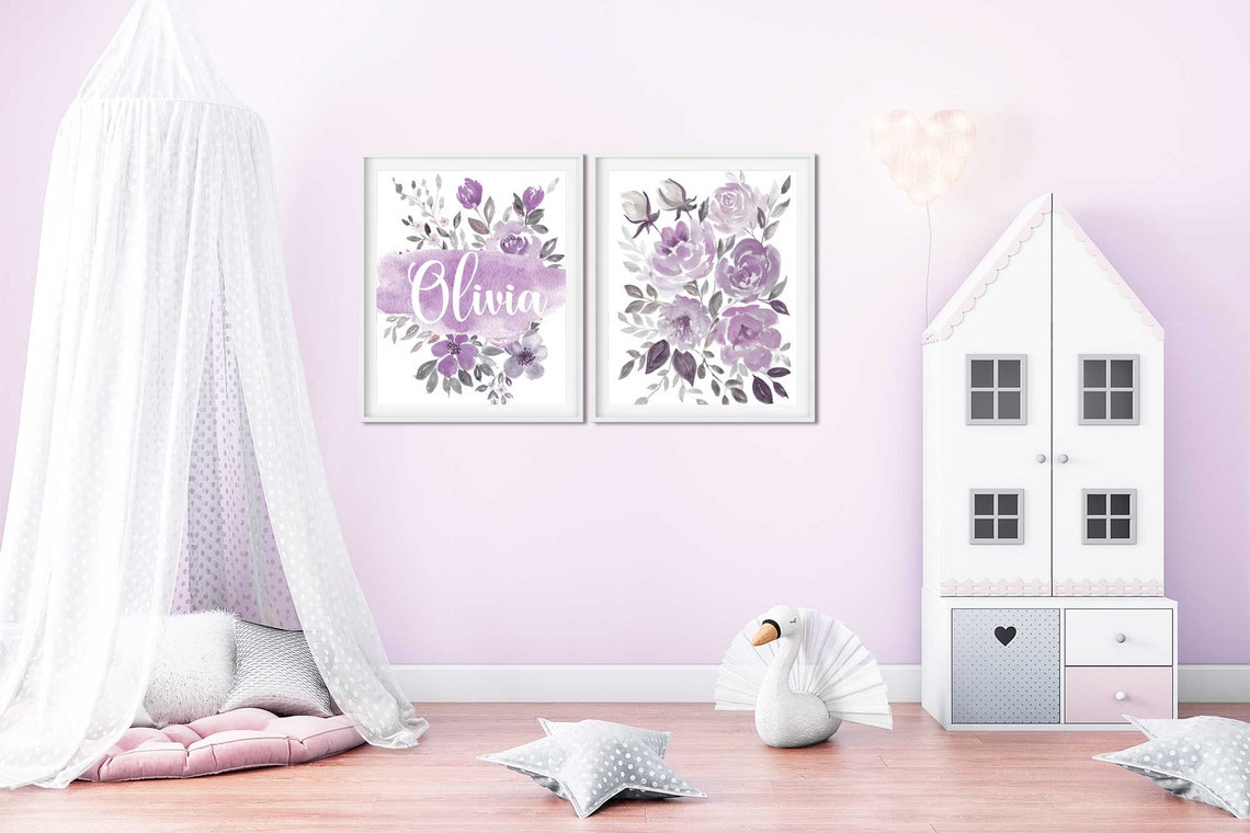 Lot de 2 affiches imprimables florales violettes, panneau de porte personnalisé lilas pour chambre de bébé fille Image secondaire du produit