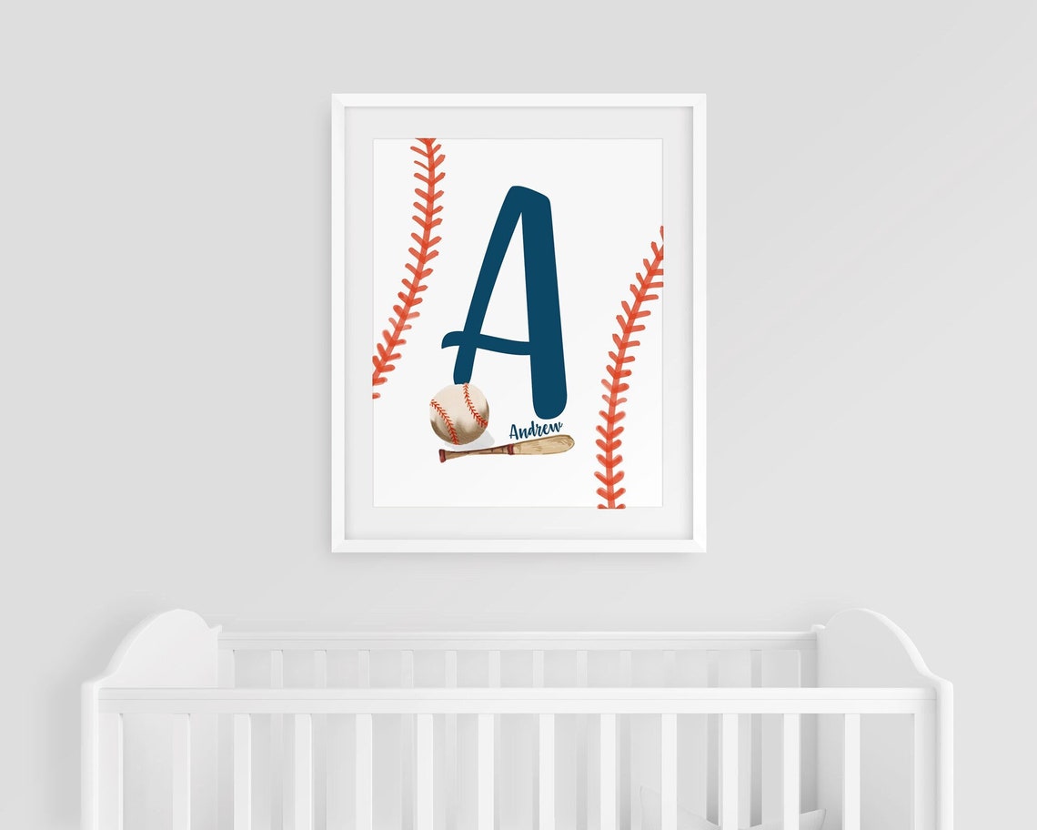 Affiche Nom et Prénom Bébé Baseball, Lettre Initiale Garçon Imprimable, Déco Murale Sportive pour Chambre de Bébé, Cadeaux Baseball pour Garçons, Décoration Personnalisée Chambre Enfant Image secondaire du produit